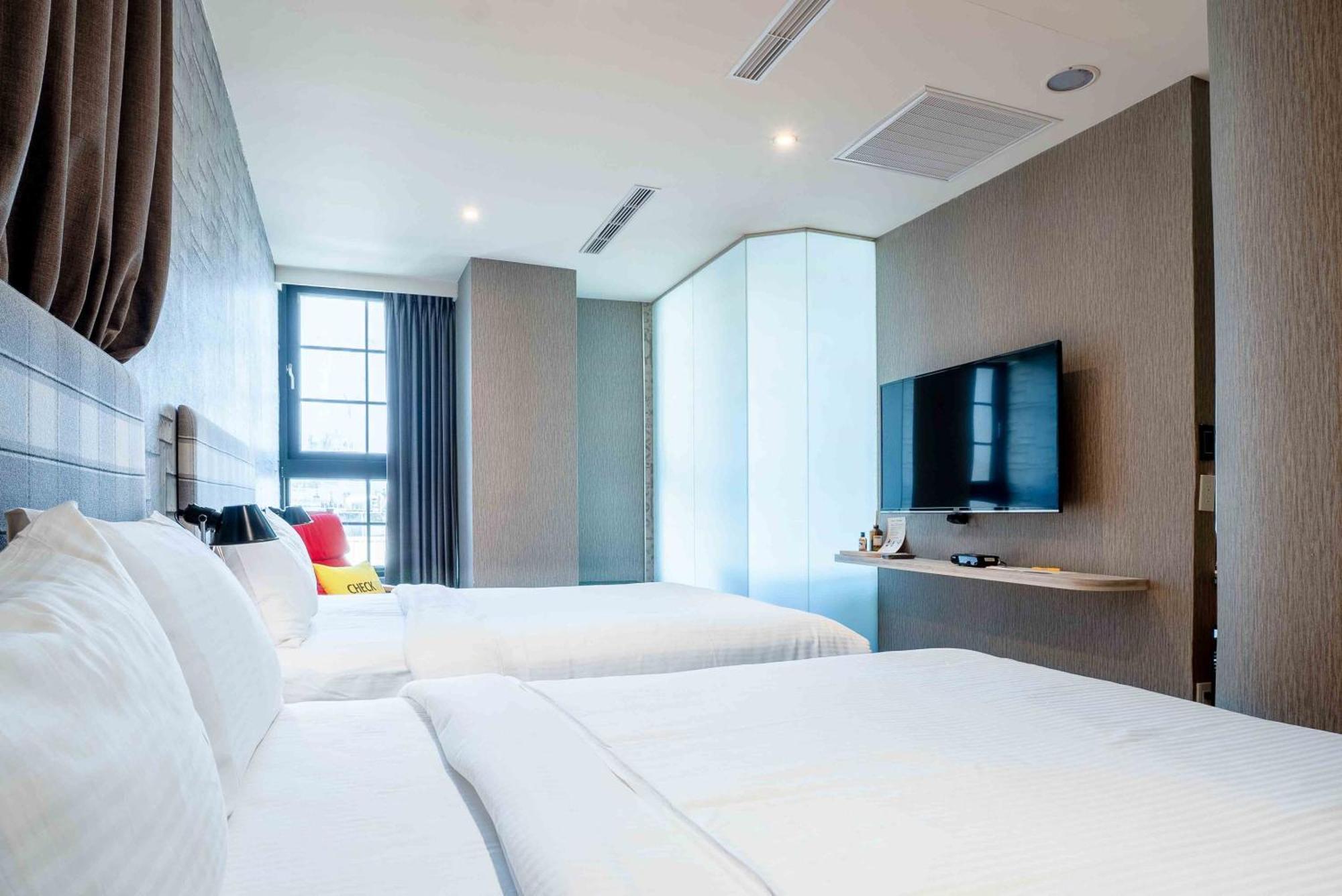 Check Inn Taichung Ziyou Exterior photo