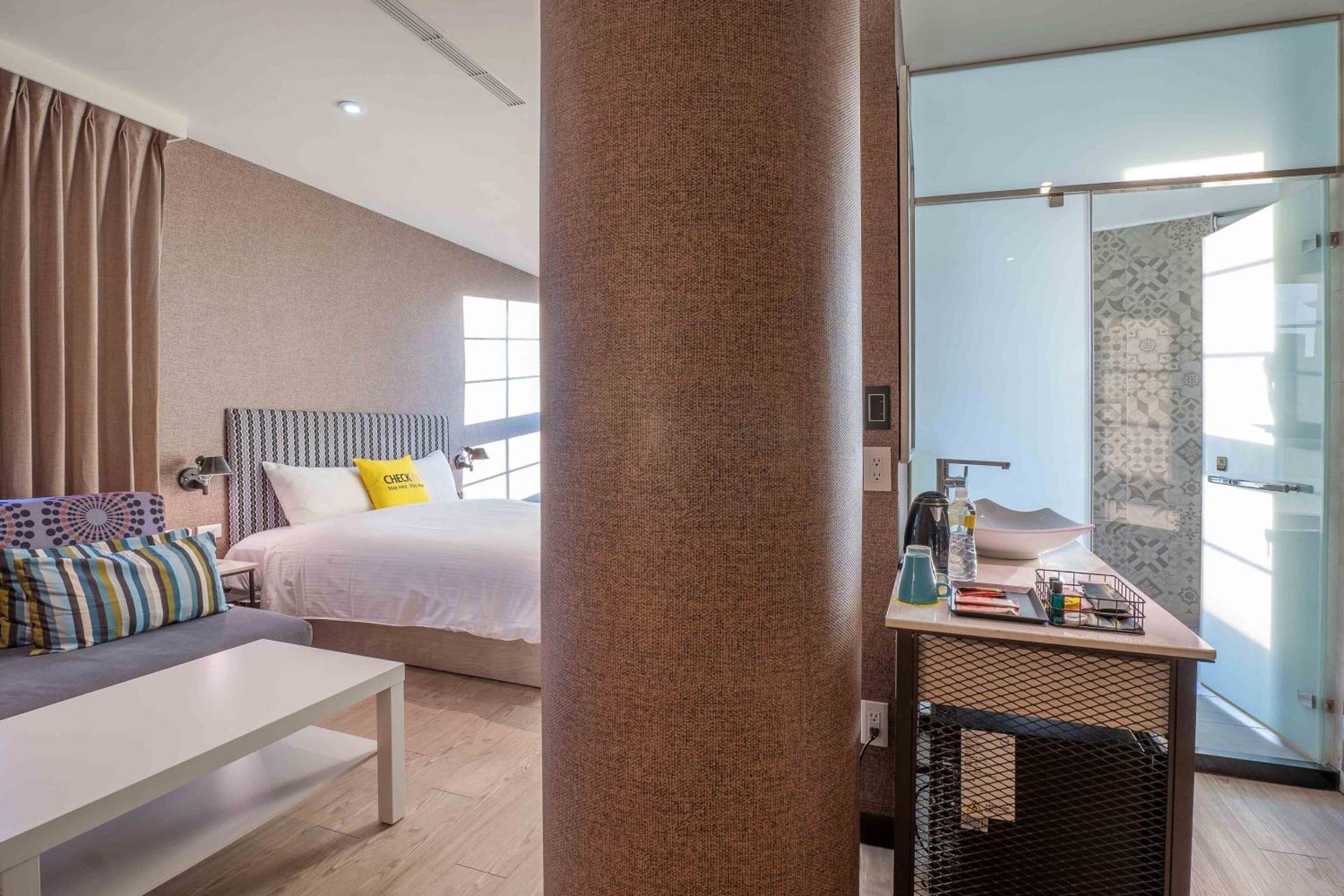 Check Inn Taichung Ziyou Exterior photo