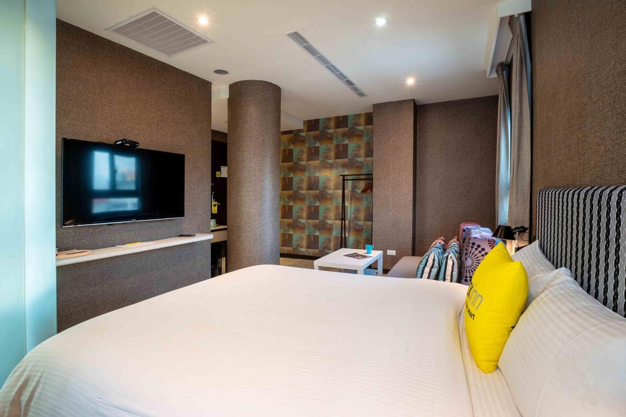 Check Inn Taichung Ziyou Exterior photo