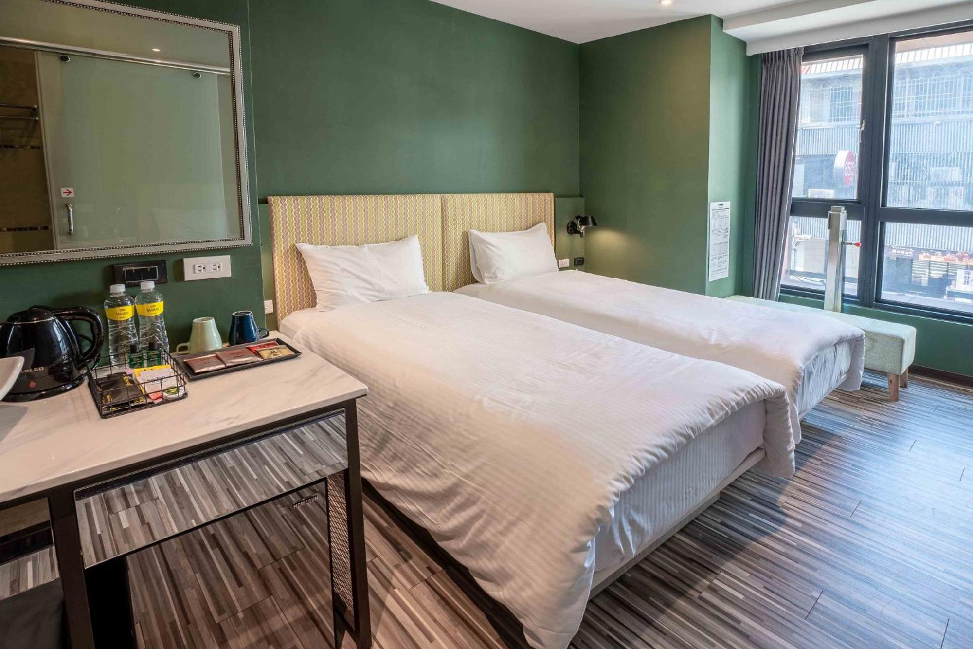 Check Inn Taichung Ziyou Exterior photo