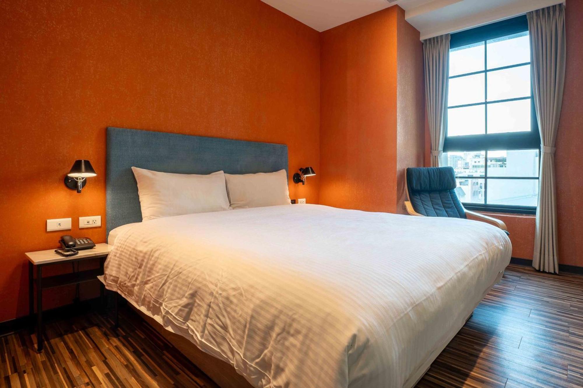 Check Inn Taichung Ziyou Exterior photo