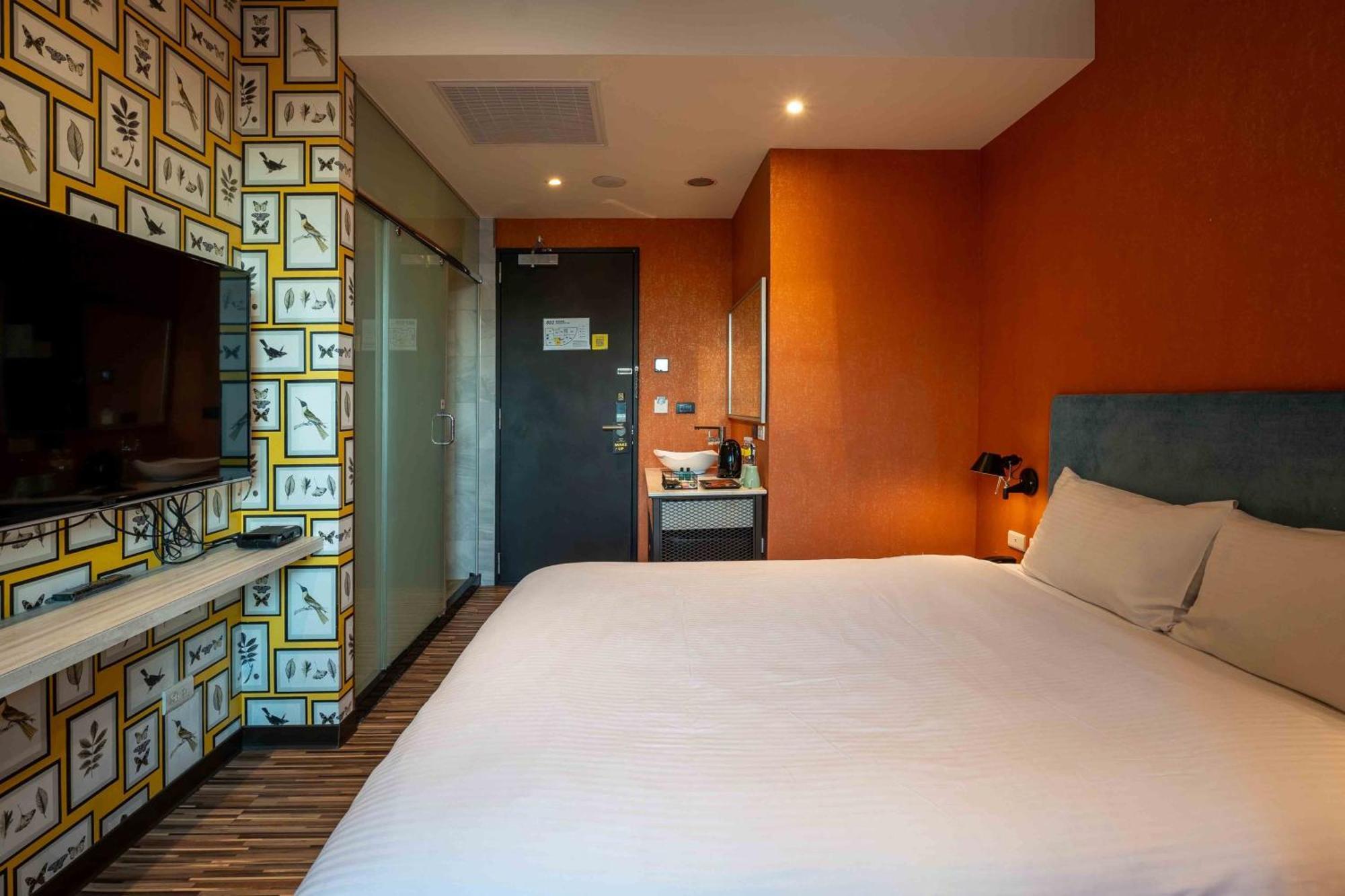 Check Inn Taichung Ziyou Exterior photo
