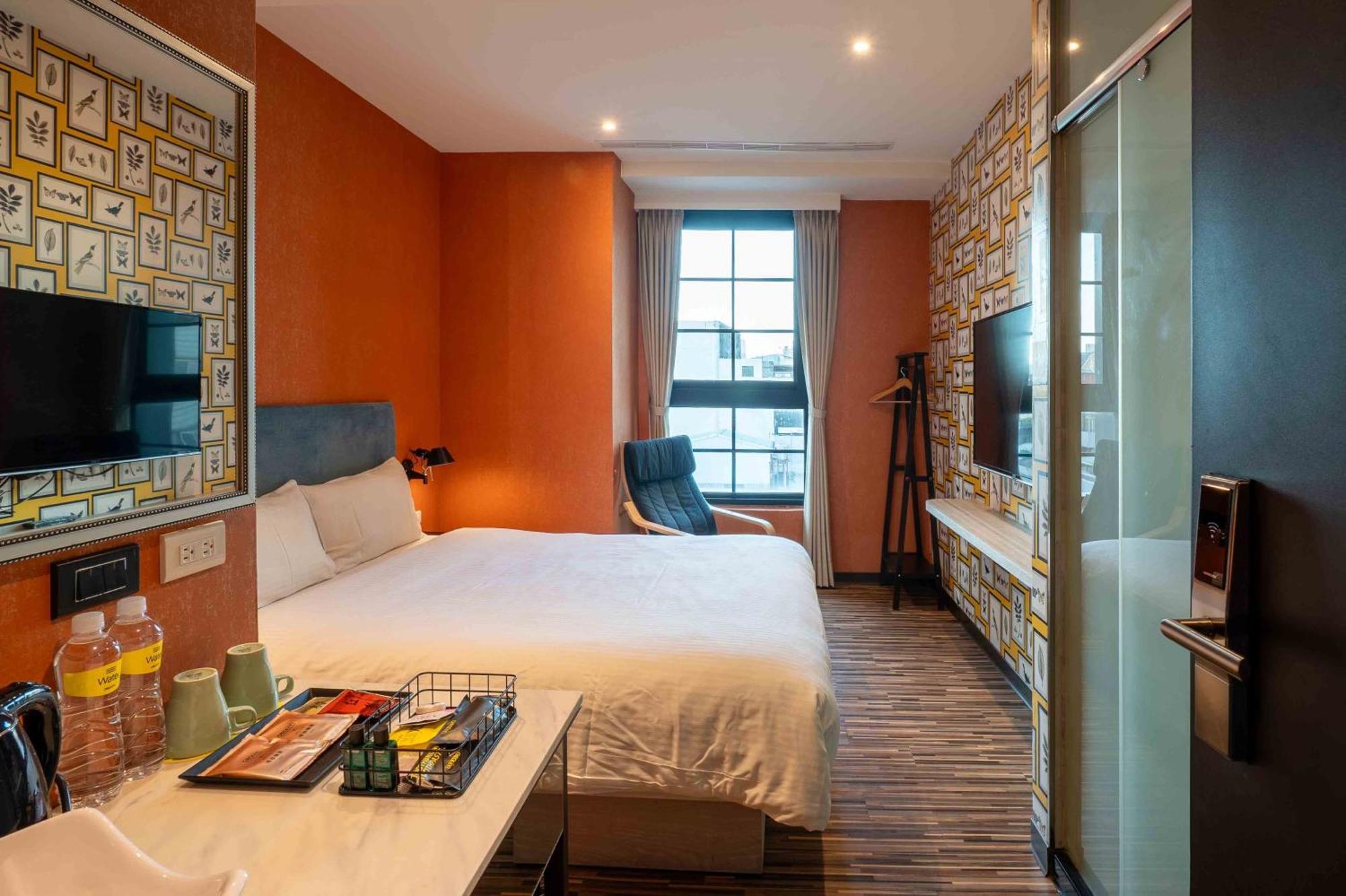 Check Inn Taichung Ziyou Exterior photo
