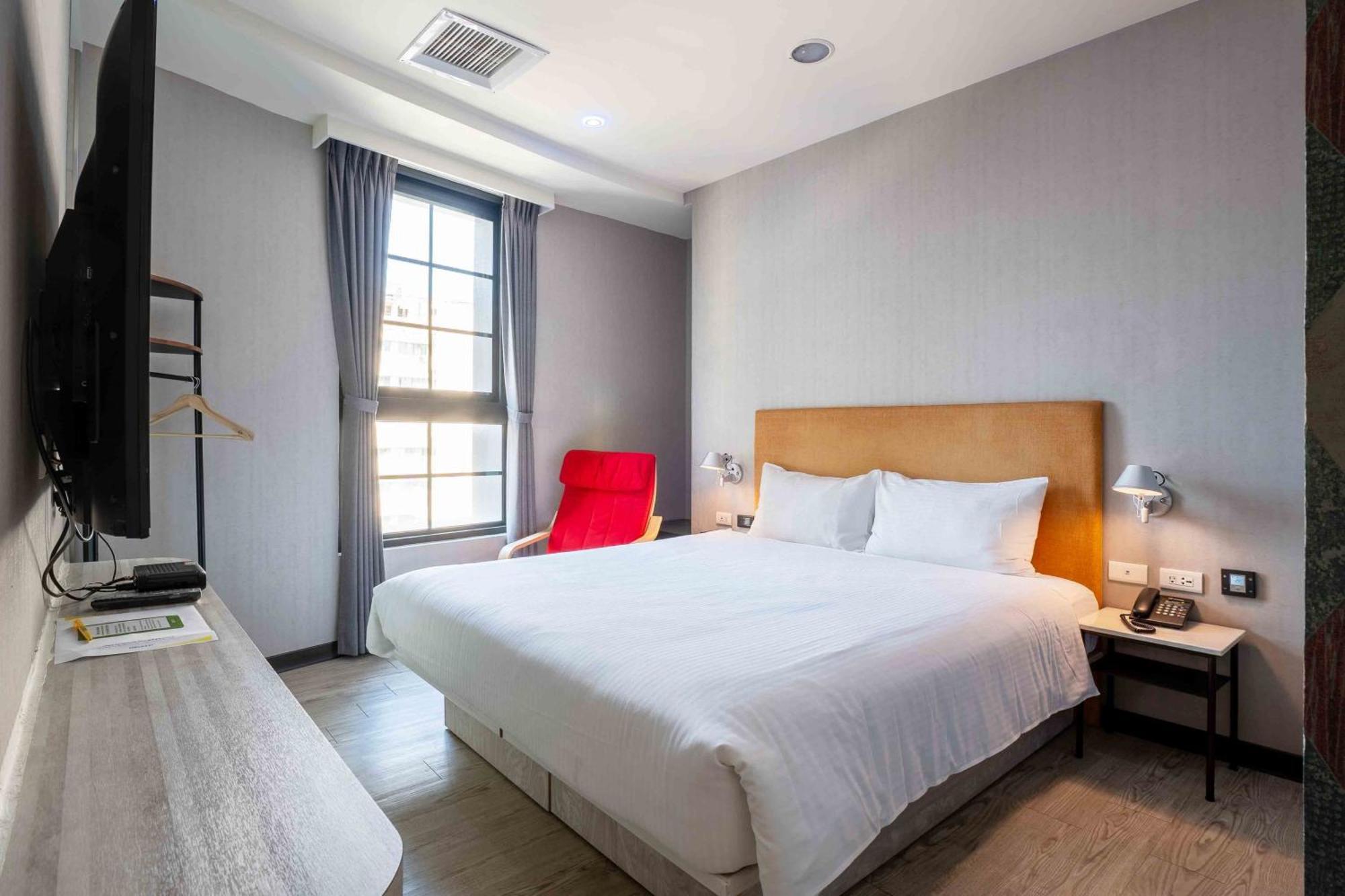 Check Inn Taichung Ziyou Exterior photo