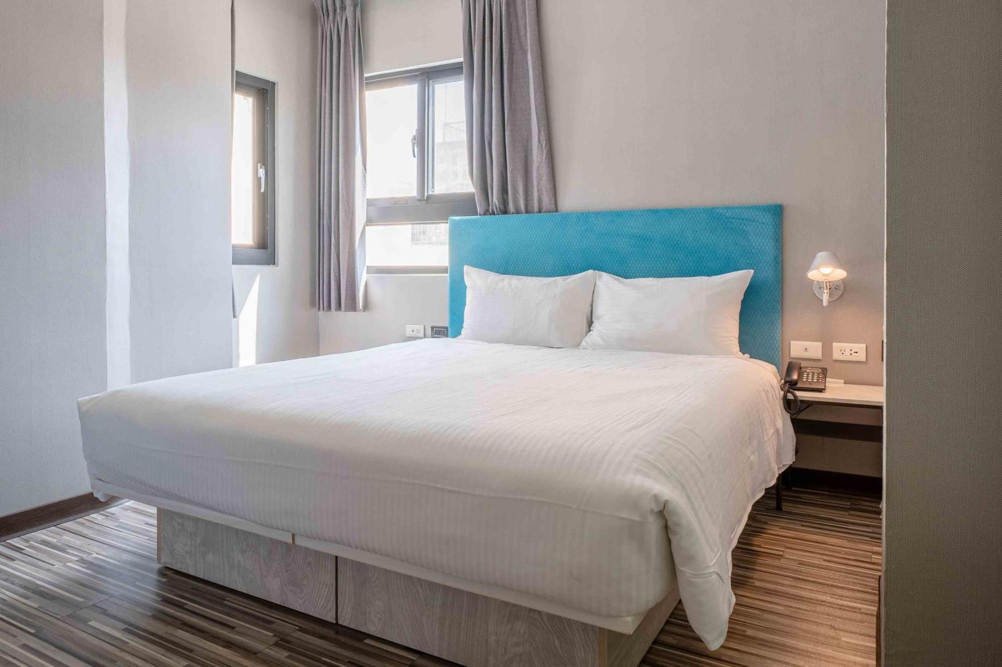 Check Inn Taichung Ziyou Exterior photo