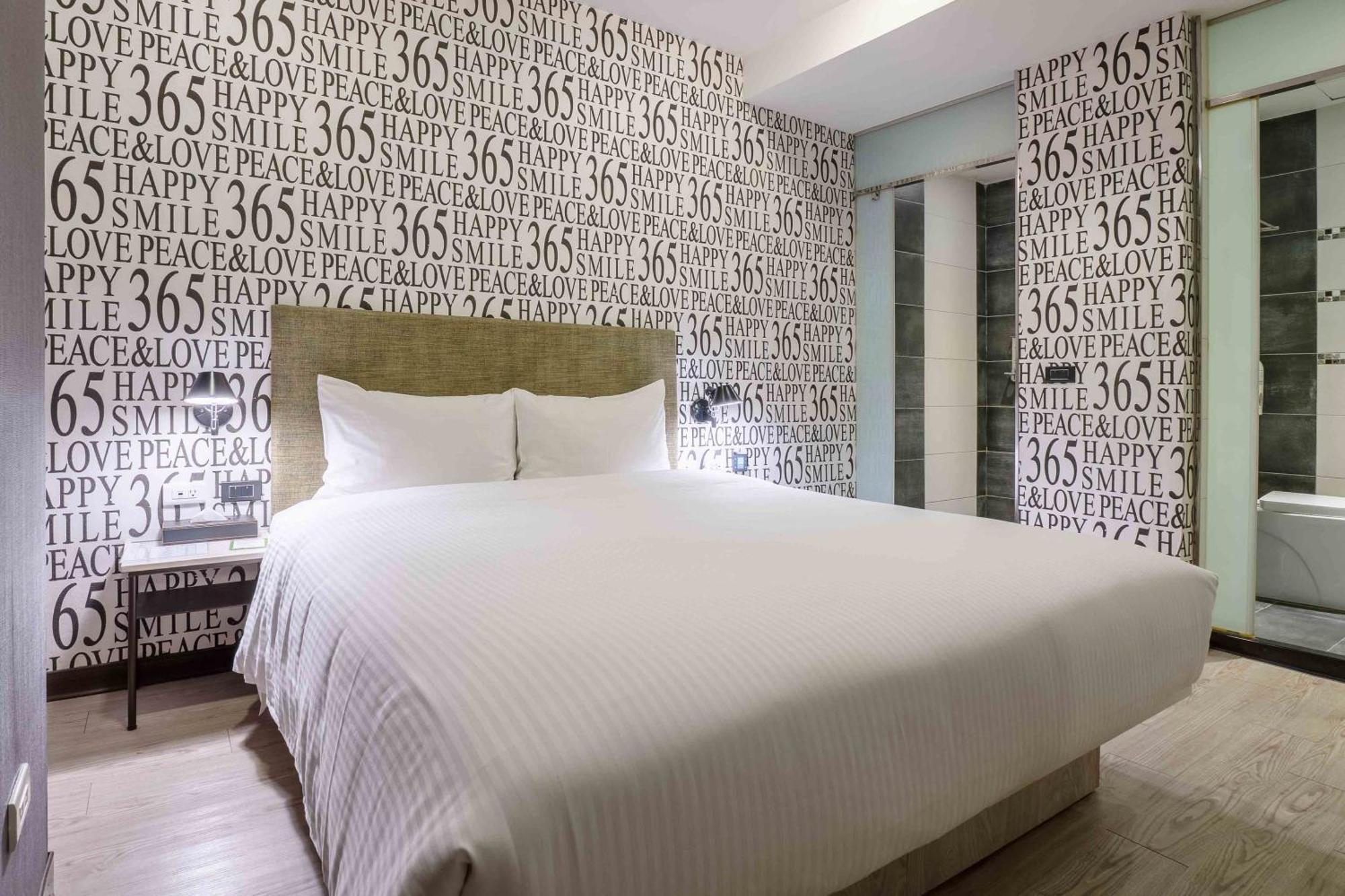 Check Inn Taichung Ziyou Exterior photo