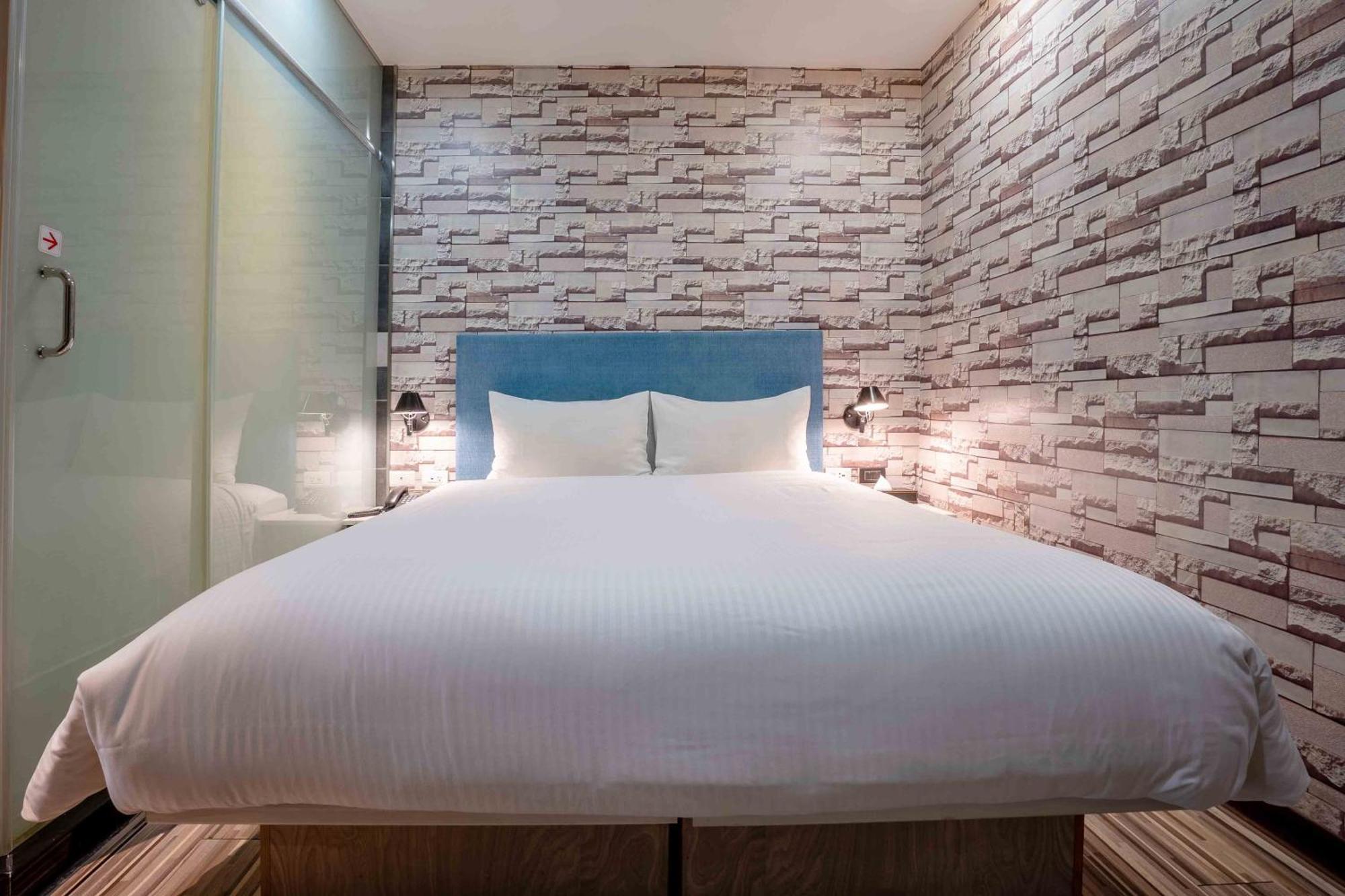 Check Inn Taichung Ziyou Exterior photo