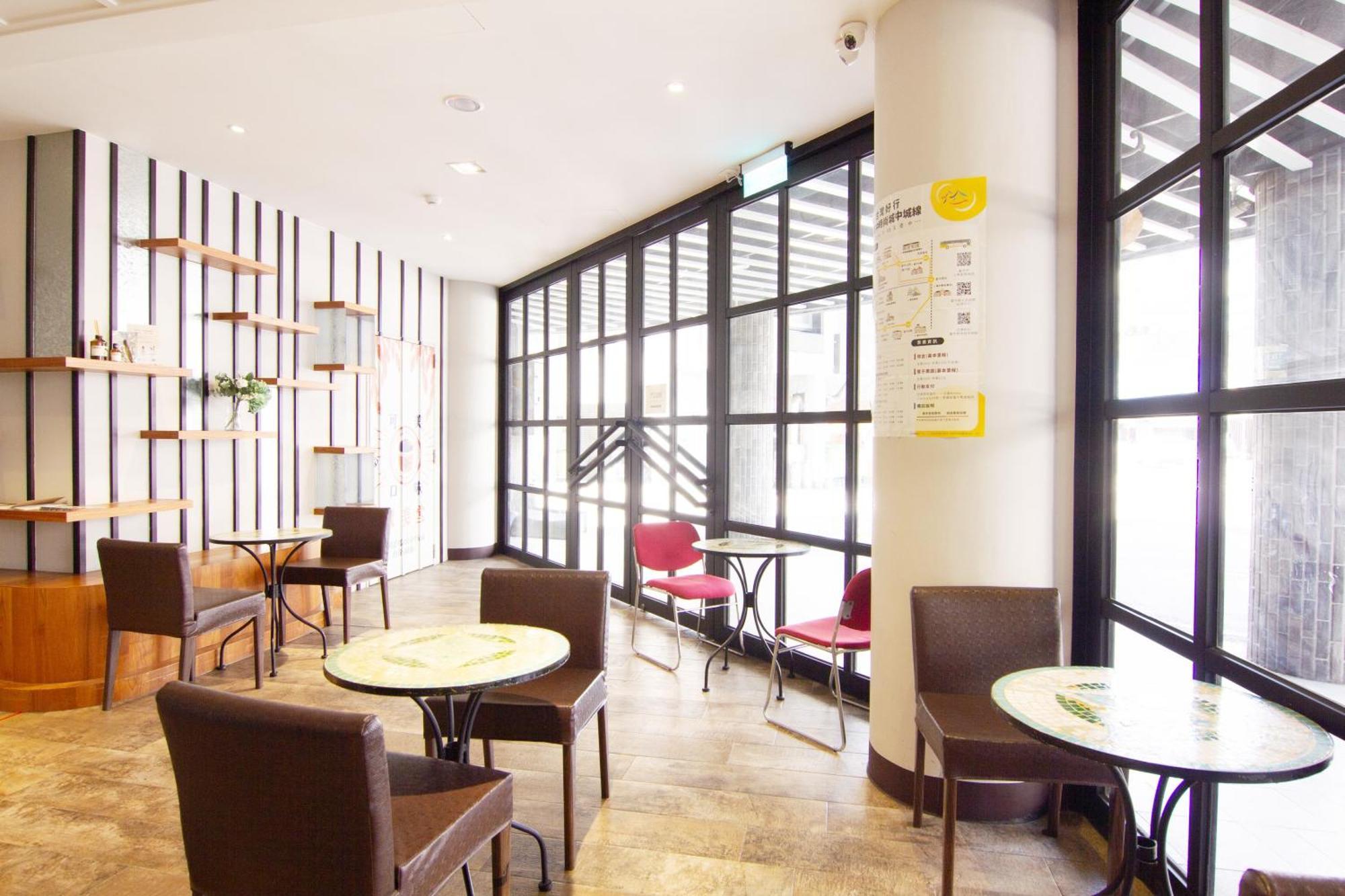 Check Inn Taichung Ziyou Exterior photo