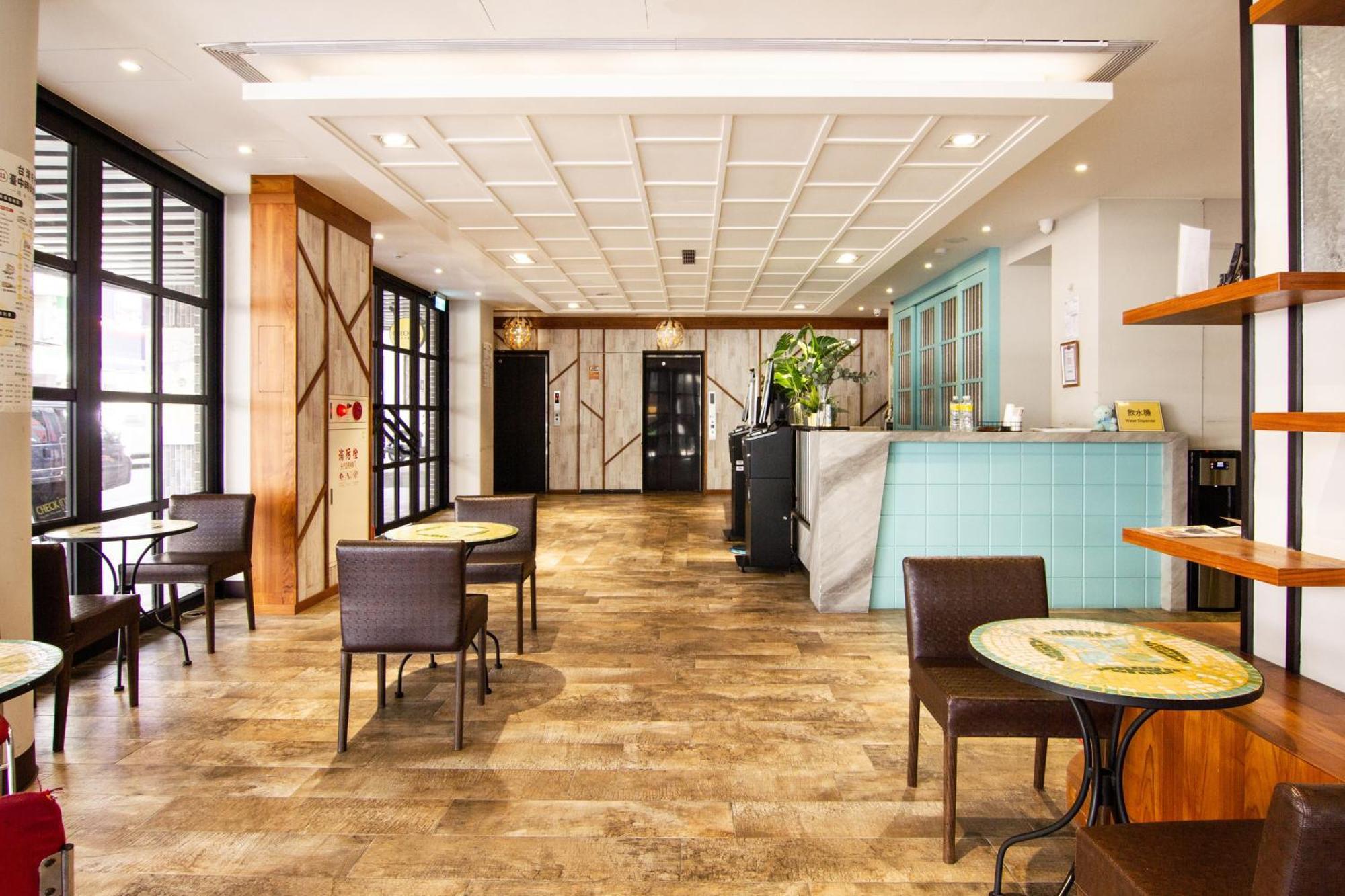 Check Inn Taichung Ziyou Exterior photo