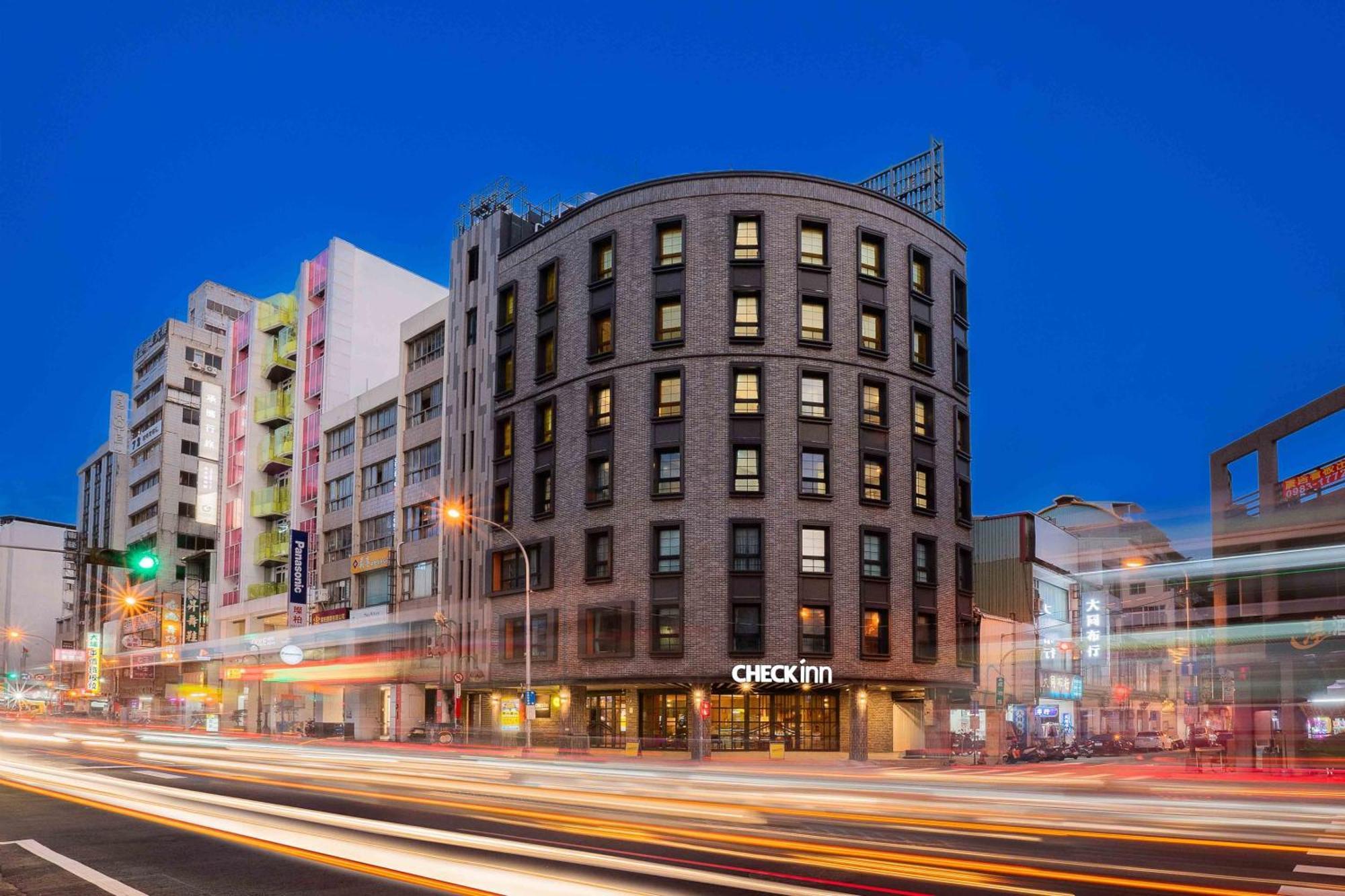 Check Inn Taichung Ziyou Exterior photo