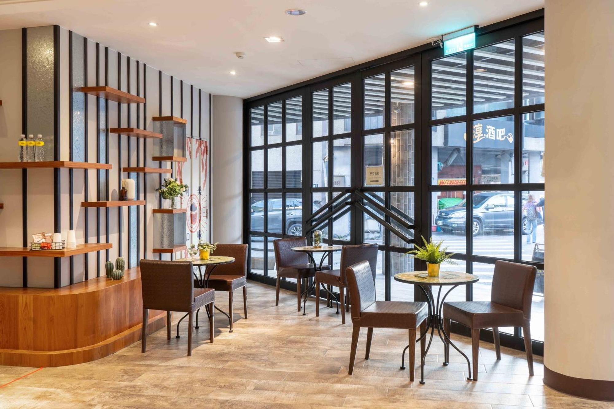 Check Inn Taichung Ziyou Exterior photo