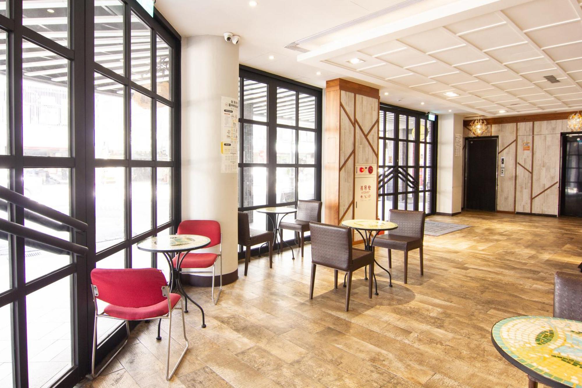Check Inn Taichung Ziyou Exterior photo