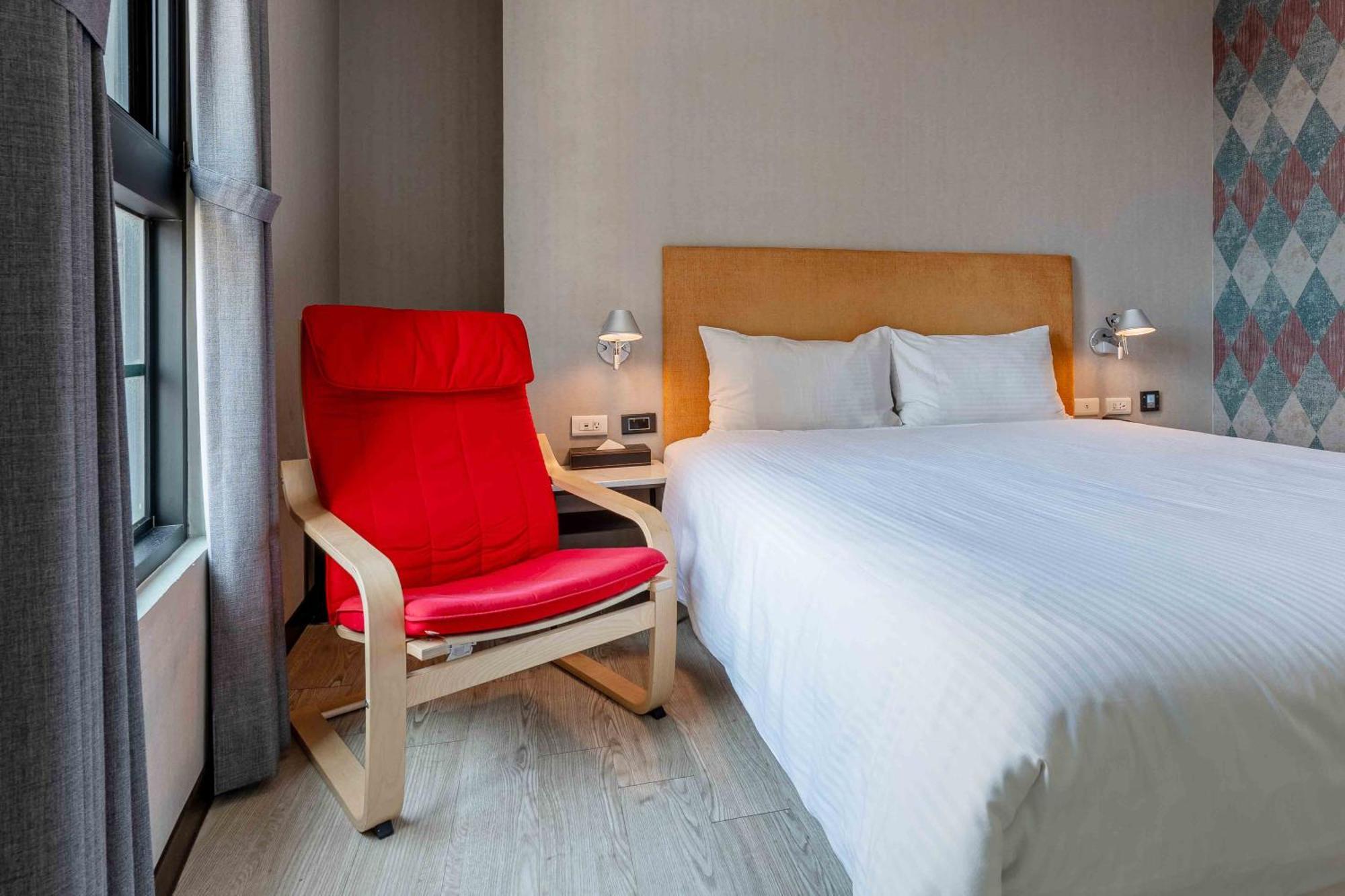 Check Inn Taichung Ziyou Exterior photo